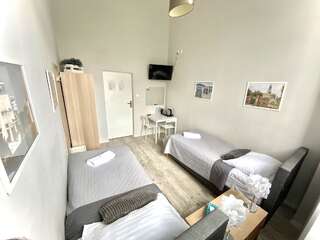 Хостелы Stawa Hostel & Apartments Свиноуйсьце Двухместный номер с 1 кроватью или 2 отдельными кроватями, общая ванная комната-2