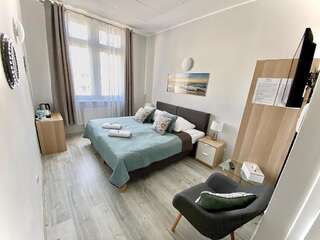 Хостелы Stawa Hostel & Apartments Свиноуйсьце Двухместный номер с 2 отдельными кроватями и собственной ванной комнатой-8