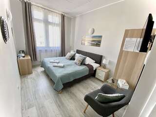 Хостелы Stawa Hostel & Apartments Свиноуйсьце Двухместный номер с 2 отдельными кроватями и собственной ванной комнатой-4